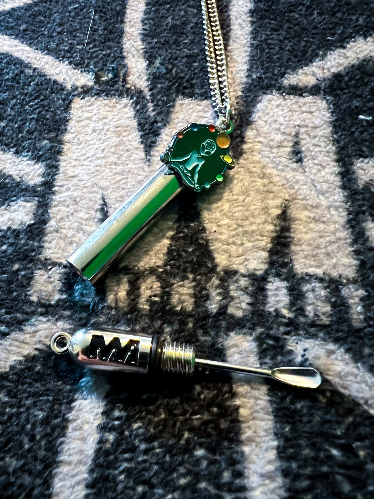 Dabber with screw on Sheaf - Pendant