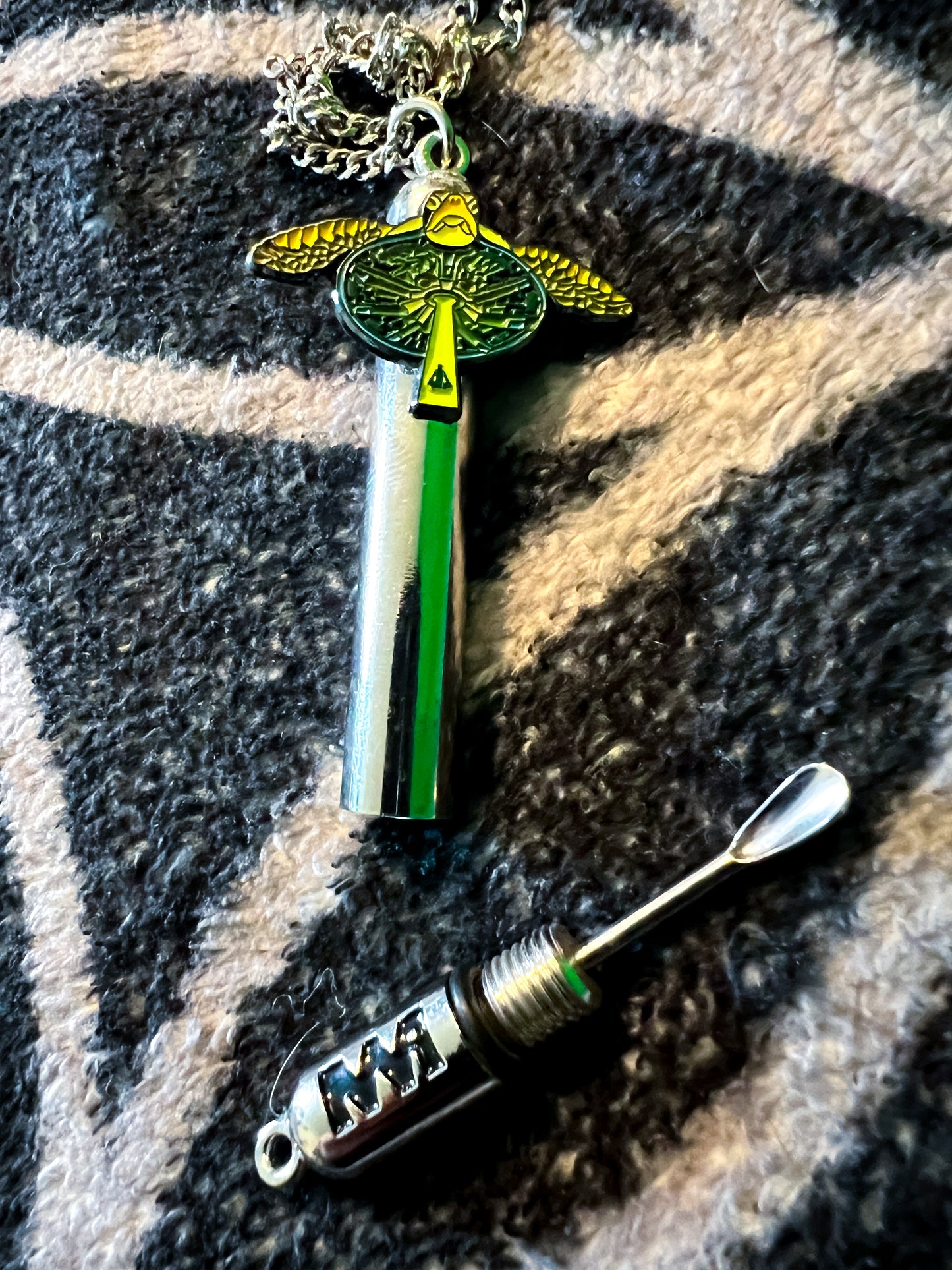 Dabber with screw on Sheaf - Pendant